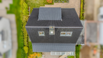 Dachansicht - Freistehendes Einfamilienhaus mit zwei Balkonen, Garage und Teich im Garten in Hagen-Hohenlimburg