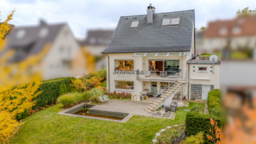 Außenansicht hinten - Freistehendes Einfamilienhaus mit zwei Balkonen, Garage und Teich im Garten in Hagen-Hohenlimburg