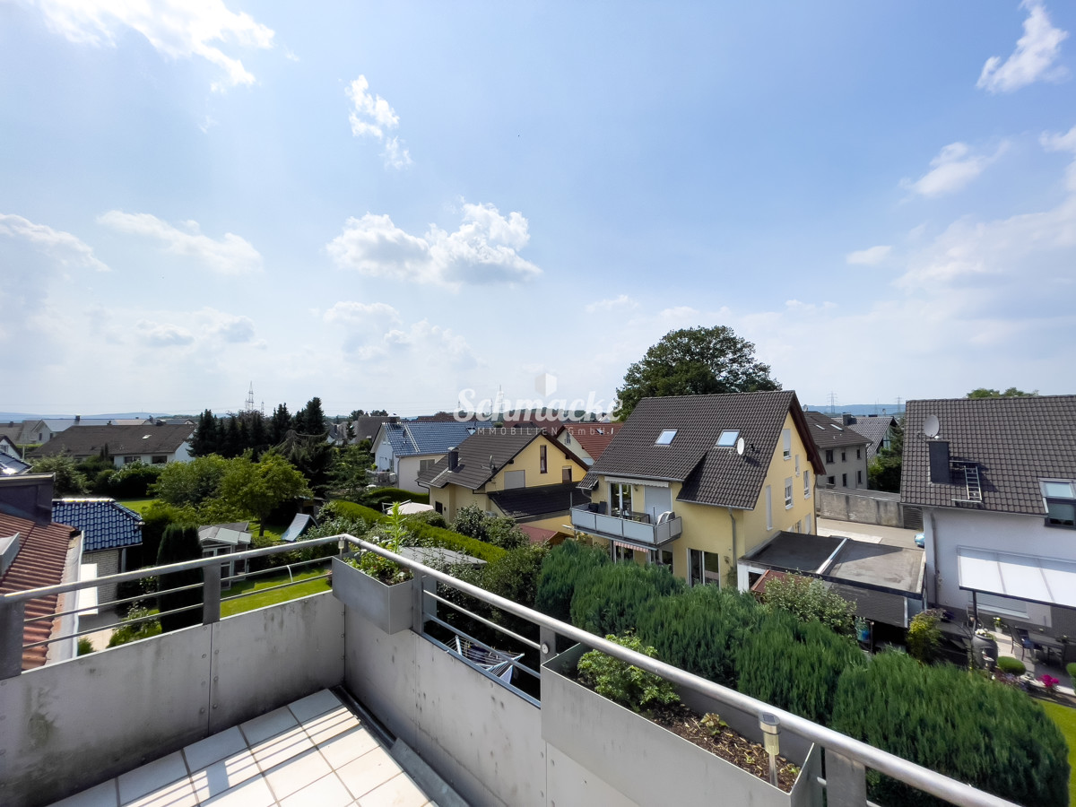 Helle, großzügige Dachgeschosswohnung mit überdachtem großen Balkon und traumhaften Panoramablick., 58099 Hagen, Dachgeschosswohnung