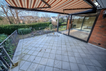 Terrasse EG - Schönes freistehendes Einfamilienhaus mit ELW, zwei Garagen, Garten, Schwimmhalle & Sauna