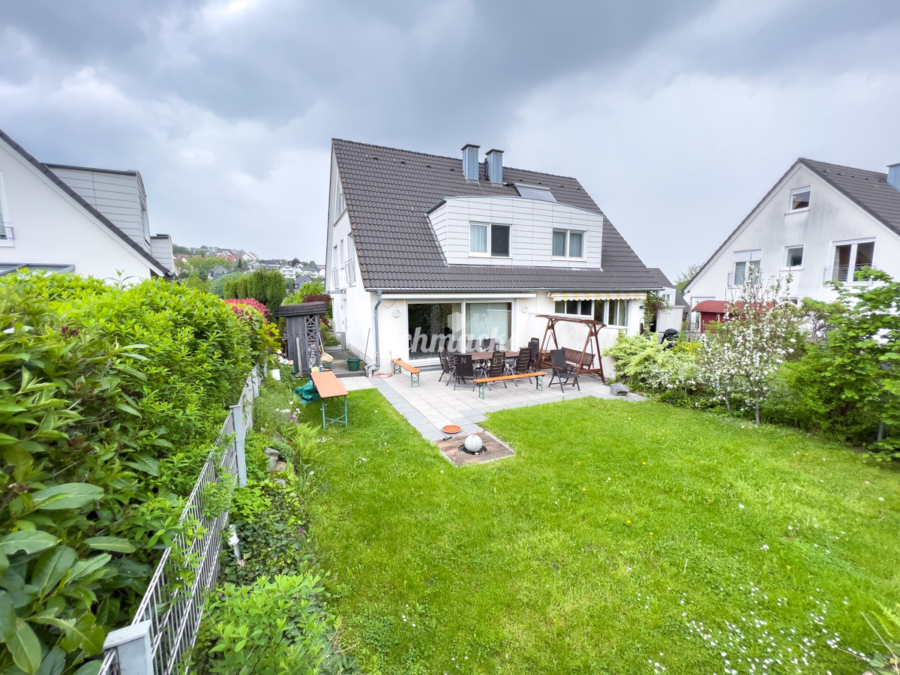 Hausansicht (3) - Gepflegte Doppelhaushälfte ruhig gelegen mit Garten & zwei Stellplätzen