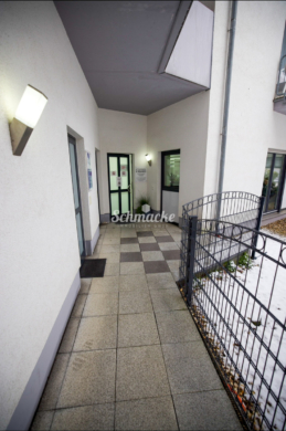 Eingangsbereich Praxis und Gemeinschaftsbüro 1.OG - Bj. 2004: Zentrales Objekt mit Büro-, und Einzelhandelsflächen in Hemer