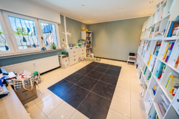 Arbeitszimmer EG - Wunderschöne Villa mit Garten, 3 Garagen, Weinkeller & viel Platz für die ganze Familie