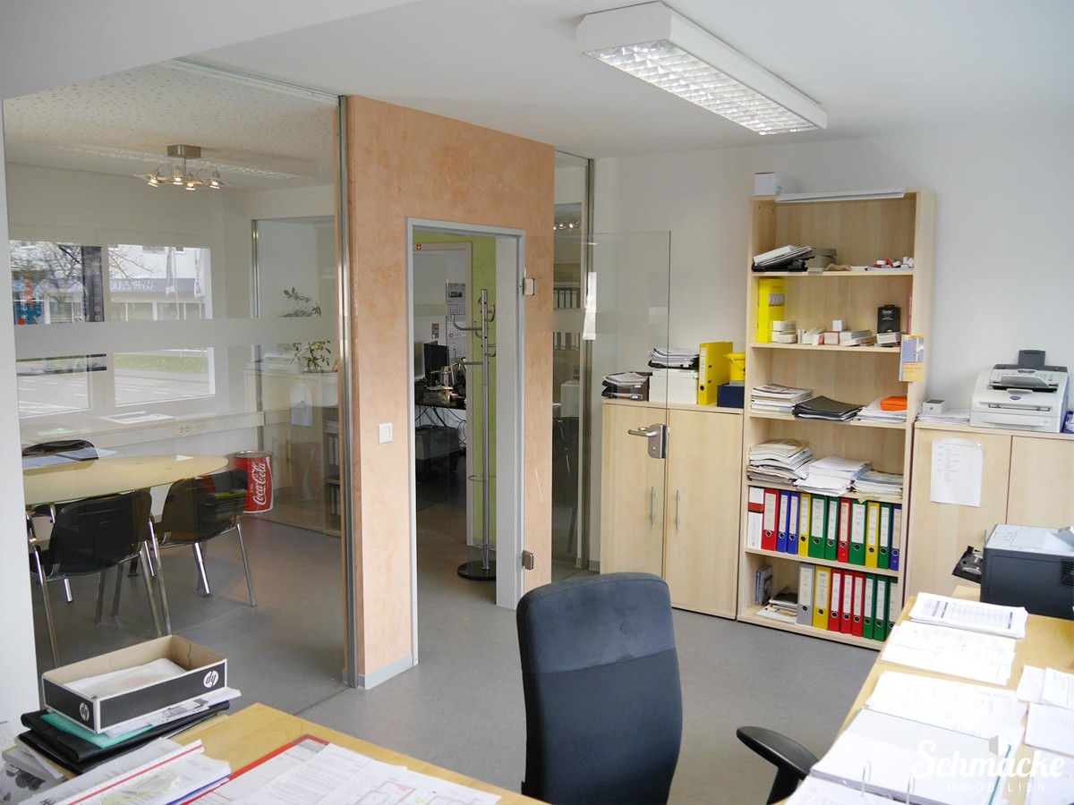 Modernes helles, durch Glas-Wände und -Türen getrennte Büroräume in der 1. Etg. in W´tal-Langerfeld, 42389 Wuppertal, Bürofläche