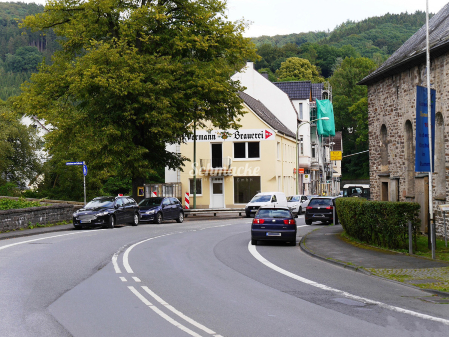 Außenansicht (1) - Helles Ladenlokal mit großer Fensterfront über Eck und zwei Eingängen (Hagen-Dahl)