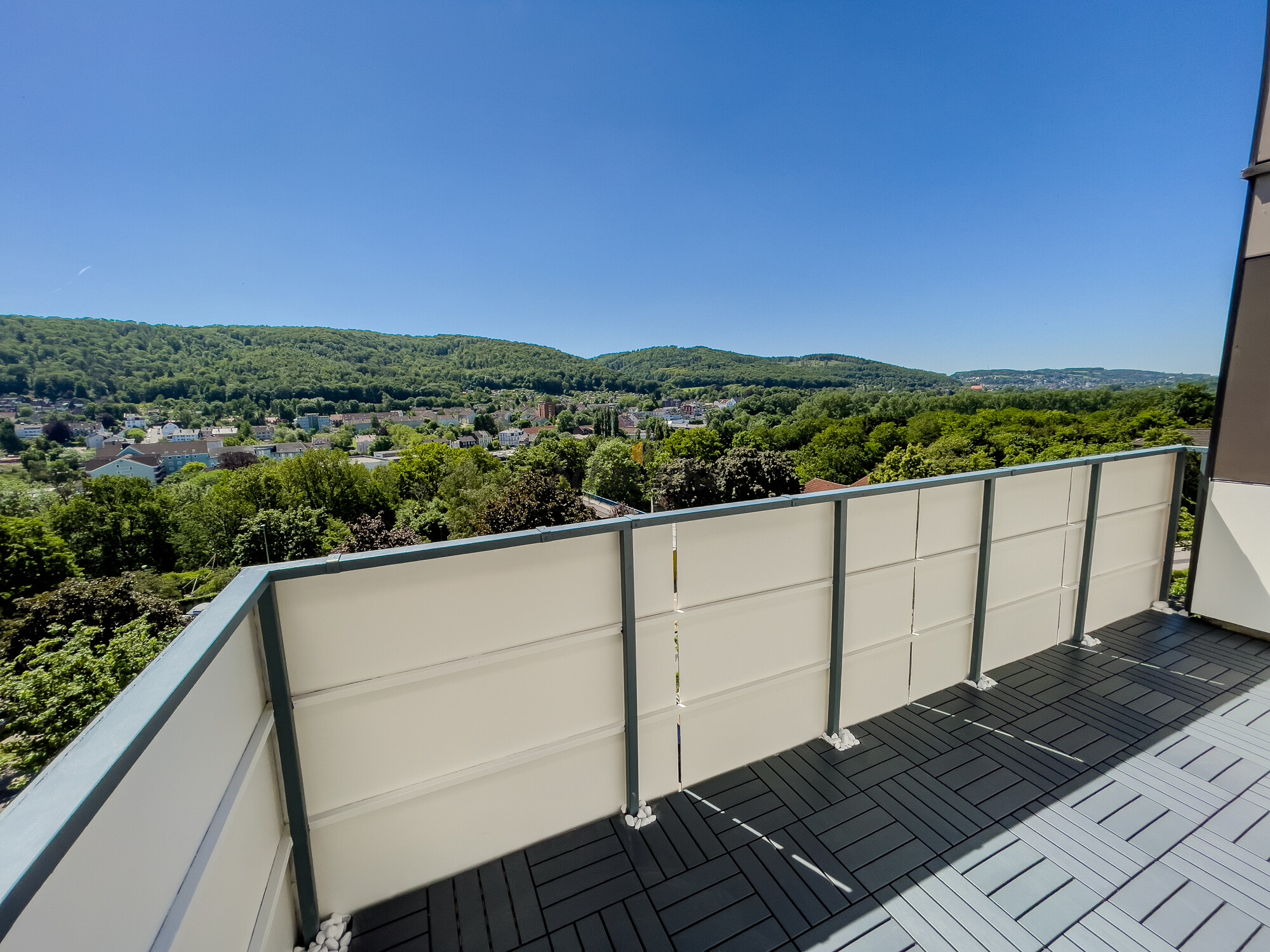 Sehr schöne 2 Zimmer Wohnung mit Balkon, toller Einbauküche und traumhaftem Weitblick, 58285 Gevelsberg, Etagenwohnung