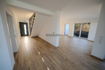 Flur EG - Helles Einfamilienhaus mit Wärmepumpe, Solaranlage, Garage, großer Terrasse & Garten