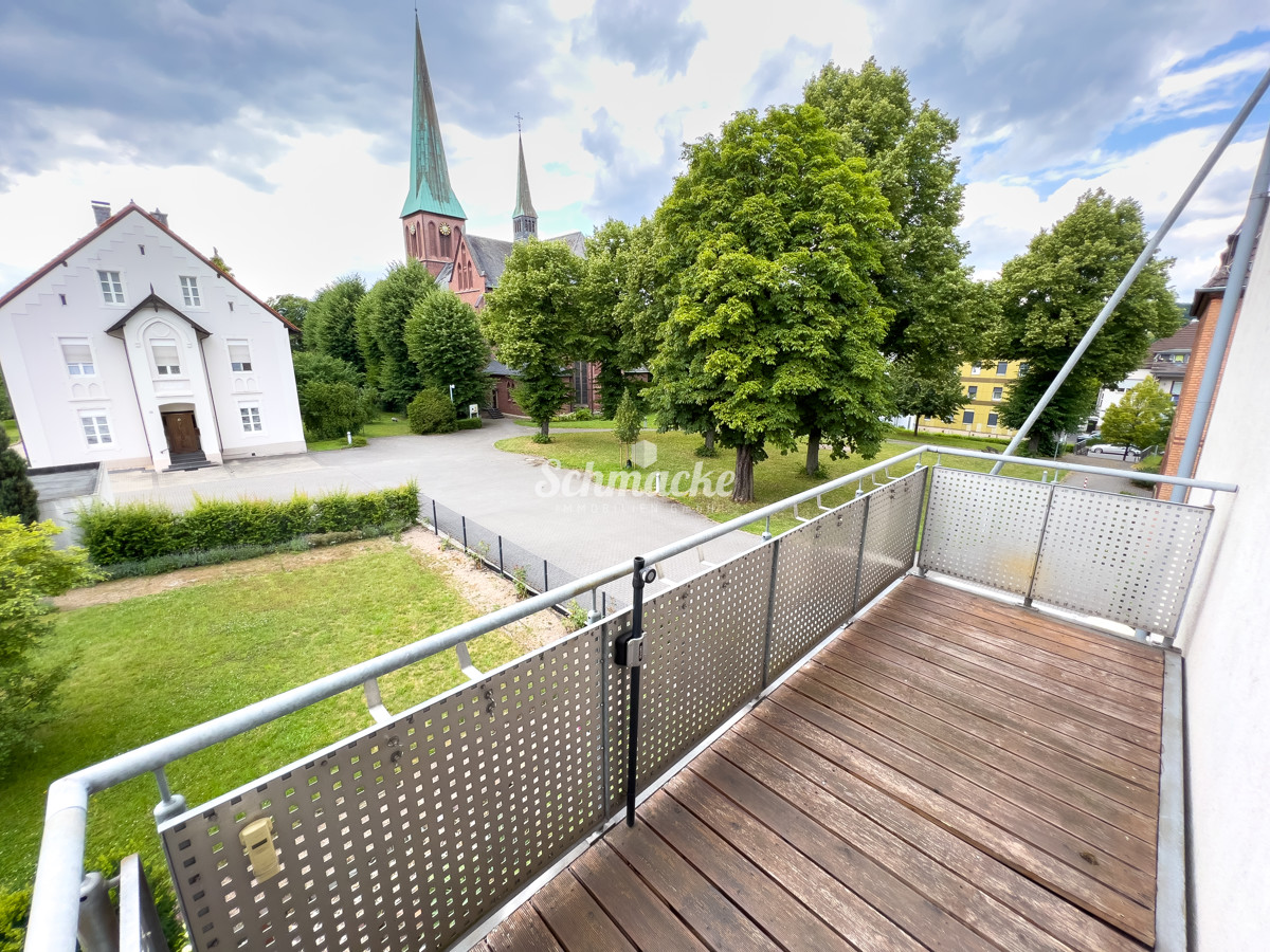 Schöne, helle, sehr ruhige Wohnung mit Balkon, elekt. Garage und Stellplatz direkt neben der Haustür, 58135 Hagen, Etagenwohnung