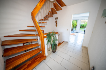 Flur (EG) - Sehr gepflegte, ruhig gelegene DHH mit Garage, Garten, Kamin und viel Platz für die ganze Familie