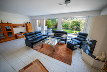 Wohnzimmer (EG) - Sehr gepflegte, ruhig gelegene DHH mit Garage, Garten, Kamin und viel Platz für die ganze Familie