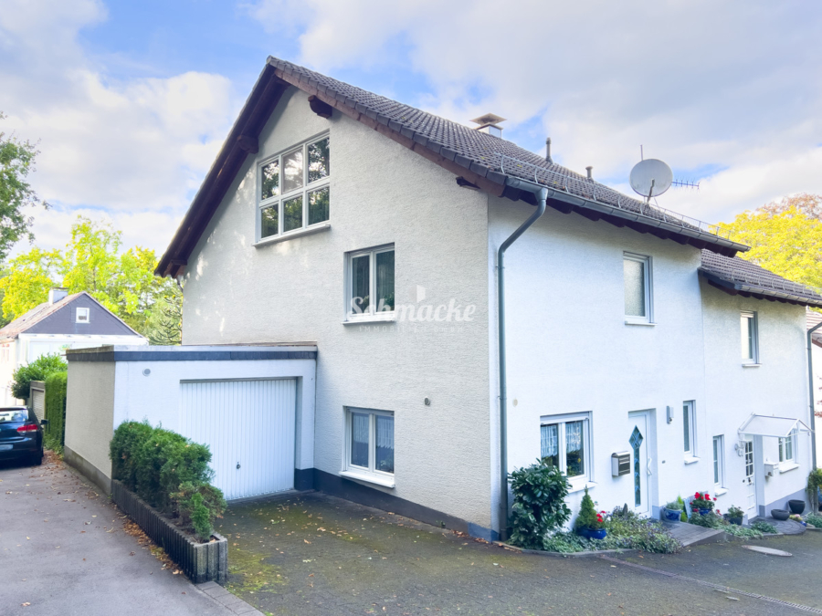 Hausansicht (1) - Wunderschöne Doppelhaushälfte mit Garage und ausgebautem Dachgeschoss