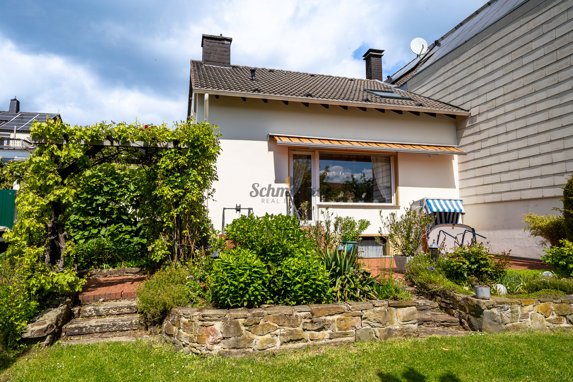 Doppelhaus mit Ausbaupotential in sehr ruhiger Lage mit davor liegendem Bauland, 58099 Hagen, Doppelhaushälfte