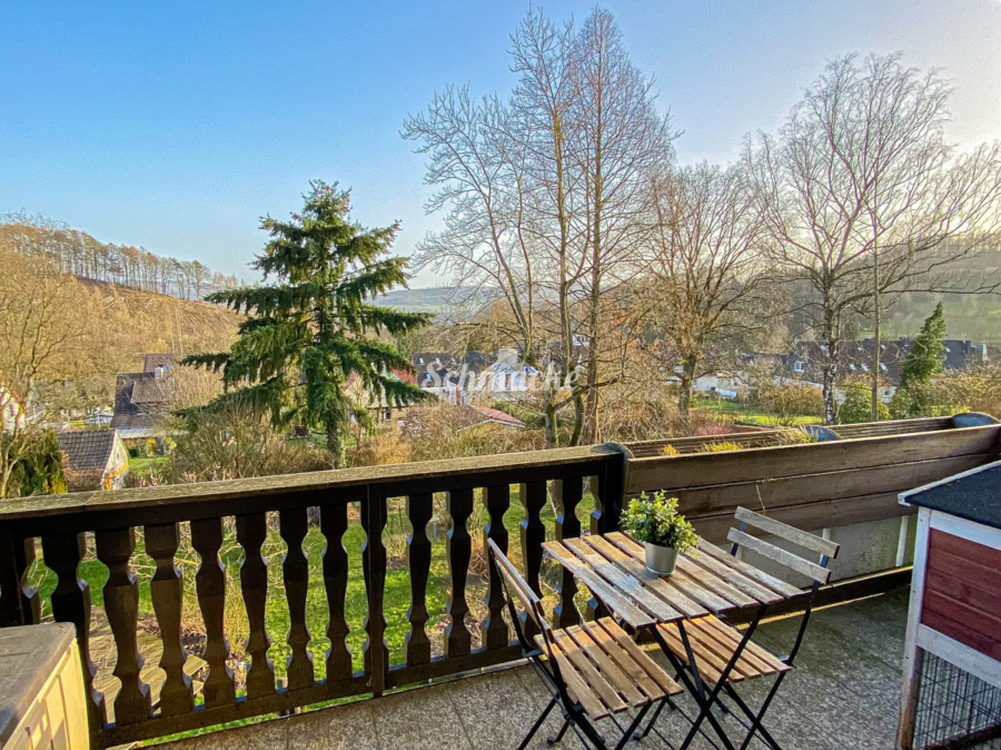 Balkon - Sehr schöne ruhige 2 Zimmer Wohnung mit traumhaftem Weitblick
